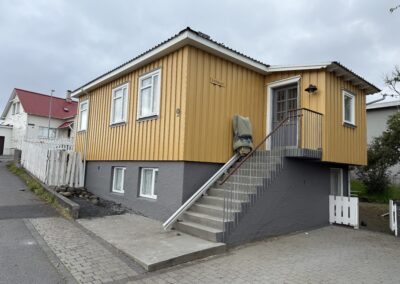 Lambastaðabraut 9